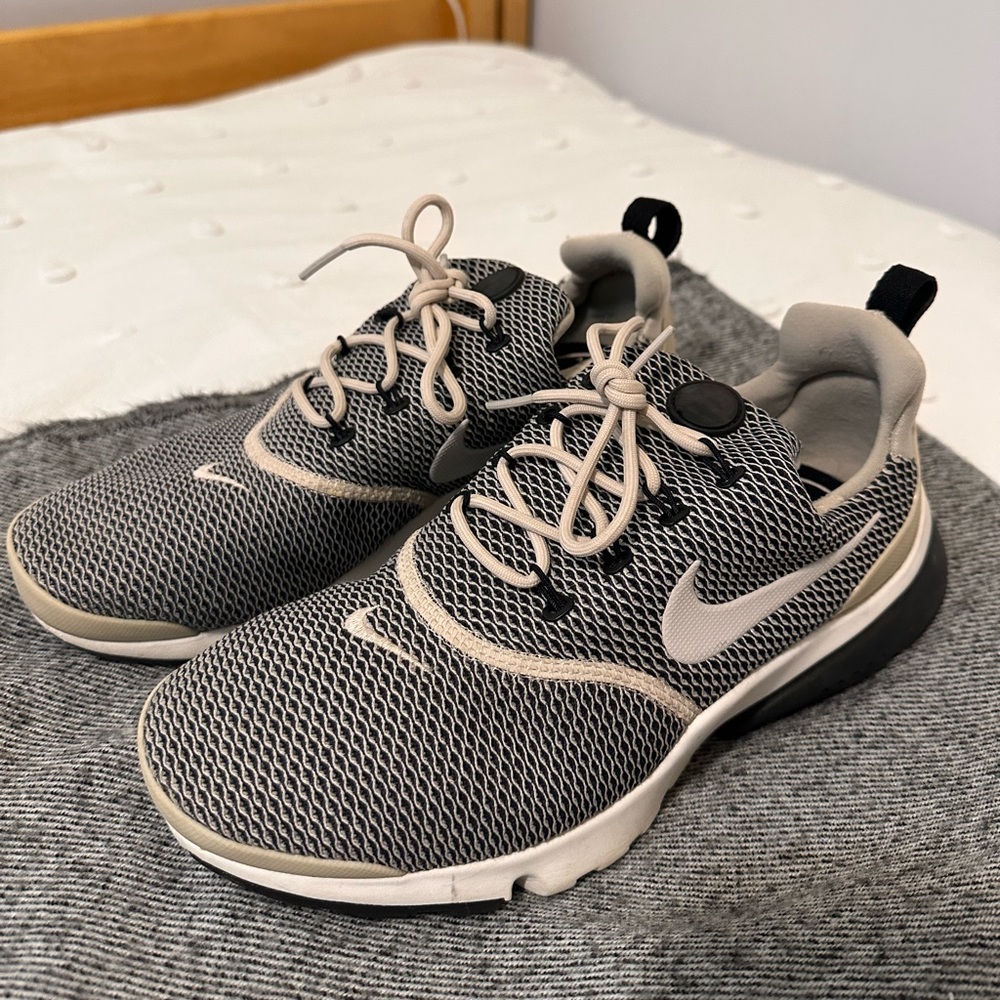 Women’s Nike sneakers